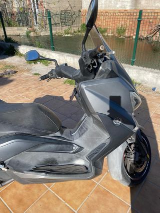 Yamaha Xmax 400 gris