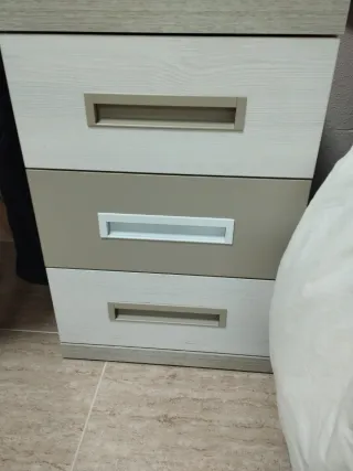 Mesita de noche y escritorio a juego
