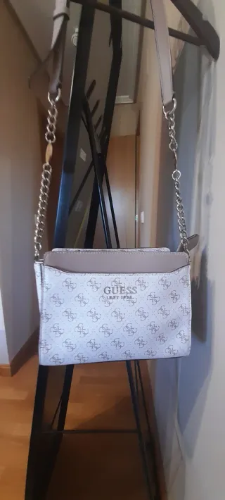 Bandolera Guess Beige y Blanca