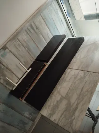 Estantes flotantes negros