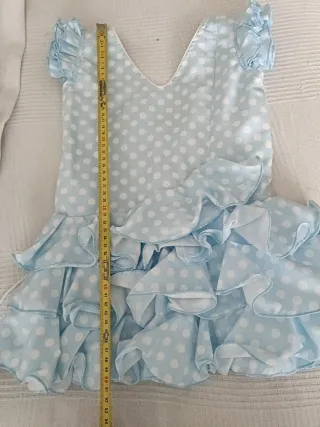 Traje de flamenca azul con lunares blancos niña