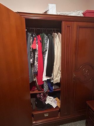 Armario antiguo de madera