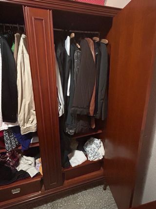 Armario antiguo de madera