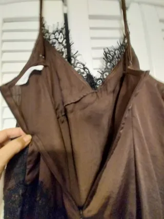 Lencera de satén con encaje