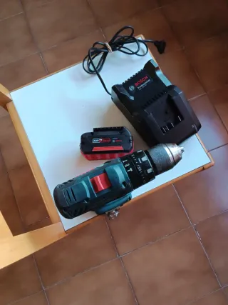 TALADRO BOSCH PERCUTOR GSB 18V-28 Y CARGADOR