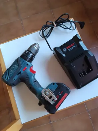 TALADRO BOSCH PERCUTOR GSB 18V-28 Y CARGADOR