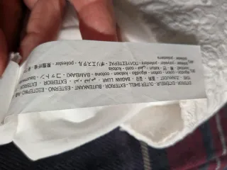 Falda Zara Blanca Talla L con pantalón debajo.