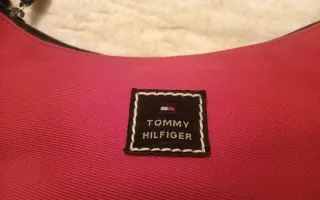 Bolso de Hombro Tommy Hilfiger Rojo y Negro