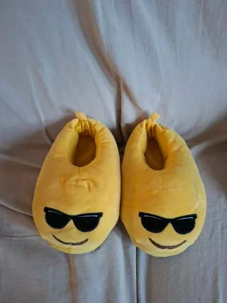 Pantofole Emoji Occhiali da Sole Tg 38