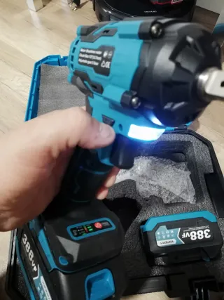 Taladro de impacto a batería YOFIDRA