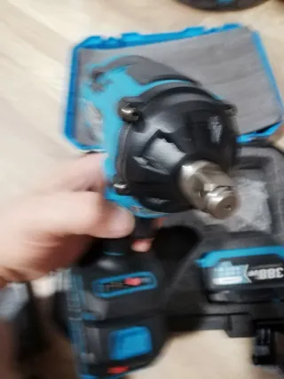 Taladro de impacto a batería YOFIDRA