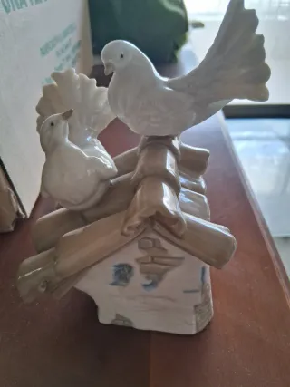 Figura cerámica de dos palomas