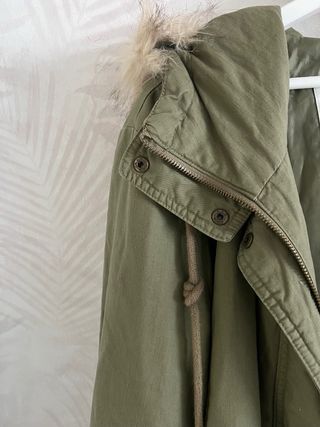 Parka Pull&Bear verde forro cuadros T. L