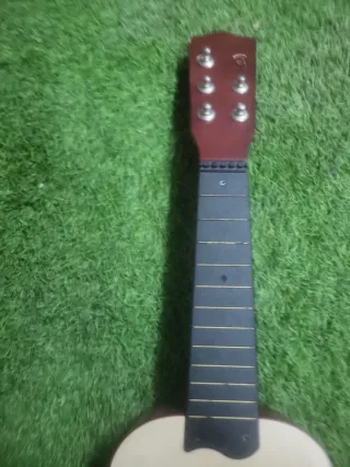Guitarra pequeña para niños