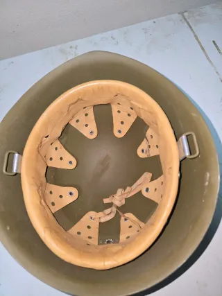 Casco militar verde