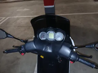 Scooter 125cc Blanca y Negra