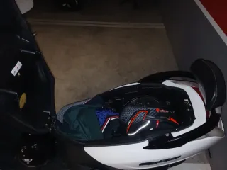 Scooter 125cc Blanca y Negra