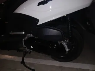 Scooter 125cc Blanca y Negra