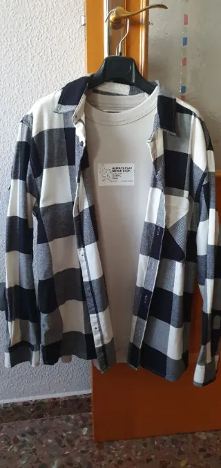 Lote 3 prendas: C. Cuadros,2 camisetas T/12-13.