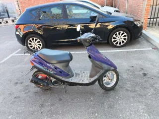 Honda Dio Azul/Morado Scooter Automático