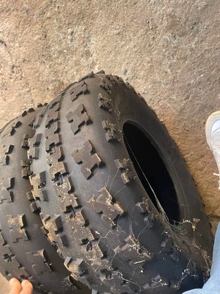 Neumáticos 22x7x10  4unidades