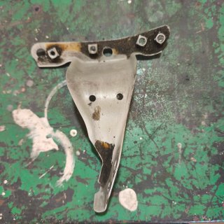 Soporte aleta lado copiloto 8E0821136A