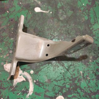 Soporte aleta lado copiloto 8E0821136A