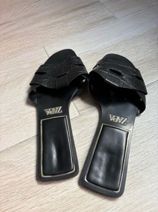 Sandalias Zara Negras Piel Cocodrilo