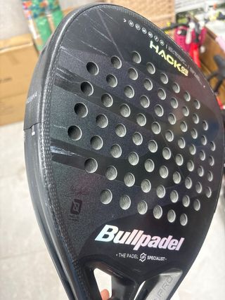 Pack Bullpadel HACK 03 + 4 botes de pelotas + grip