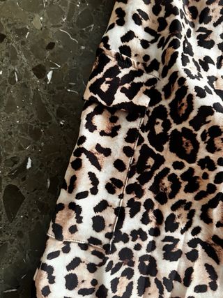 Falda leopardo beige y marrón con bolsillos latera