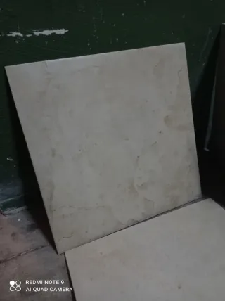 28 Baldosas de 44.5 cm