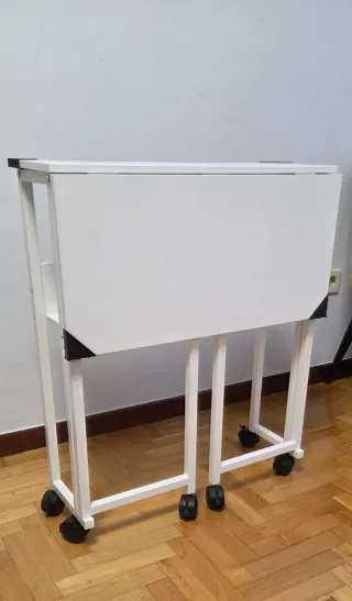 Escritorio plegable con ruedas