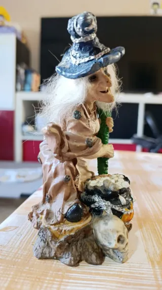 Figura Bruja Alquimista 16 cm - Resina y Texturas