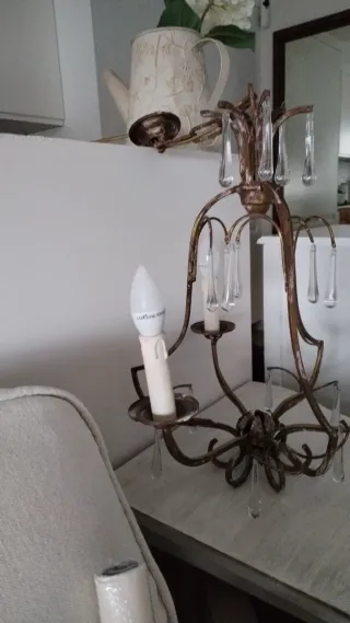 Lámpara de techo dorada con cristales