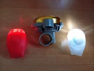 Timbre y luces para bicicleta