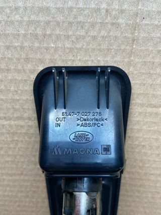 Toma 12V y Luz Maletero Range Rover Vogue L322