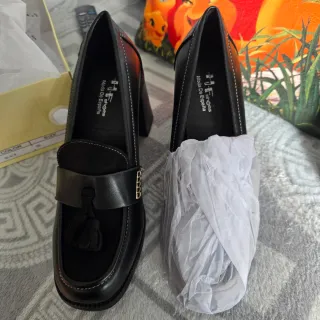 Mocasines negros tacón cuadrado Tallas 38 y 39 dos