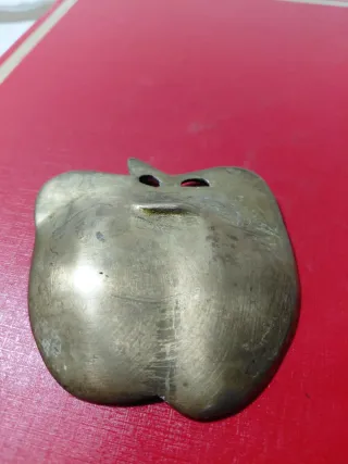 Vaciabolsillos joyero con diseño de manzana