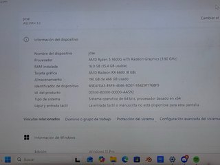 PC ordenador sobre mesa