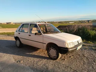 Peugeot 205