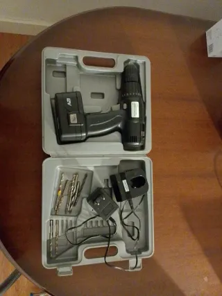 Taladro Inalámbrico 12V con Accesorios