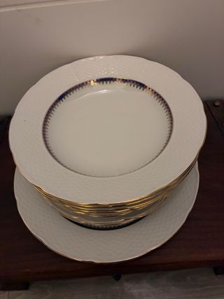 Juego de 8 Platos de Porcelana Dorados