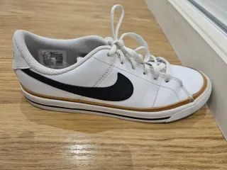 Zapatillas Nike Blancas y Negras Poco Uso