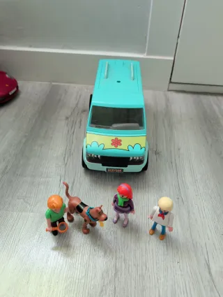 Furgoneta Scooby Doo Mystery Machine con muñecos