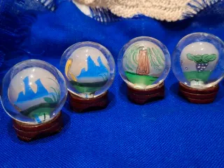 Bolas de cristal pintadas  interiormente