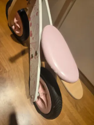Bicicleta de madera para niña sin pedales