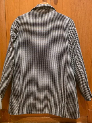Abrigo Mango Cuadros Blanco y Negro Talla M