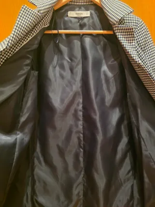 Abrigo Mango Cuadros Blanco y Negro Talla M