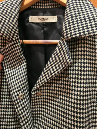 Abrigo Mango Cuadros Blanco y Negro Talla M