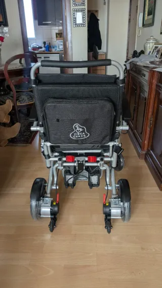 Silla de ruedas eléctrica pleglable a extrenar